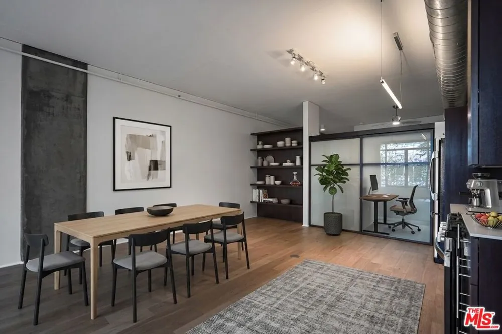 1111 S Grand Avenue #607 Los Angeles, CA 90015