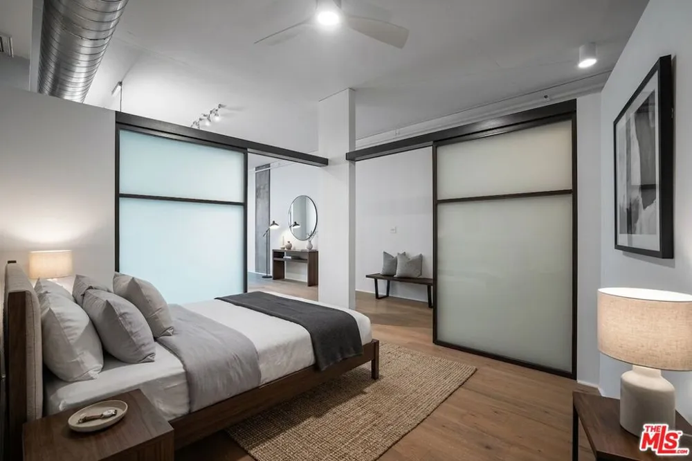 1111 S Grand Avenue #607 Los Angeles, CA 90015