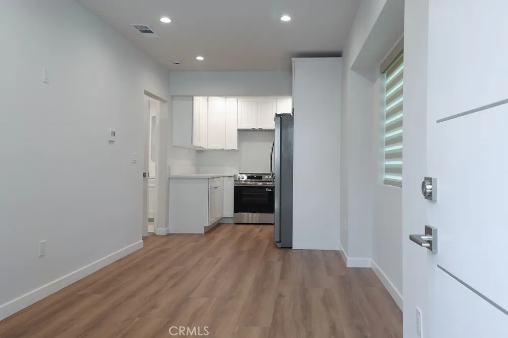 6928 Enfield Reseda, CA 91335