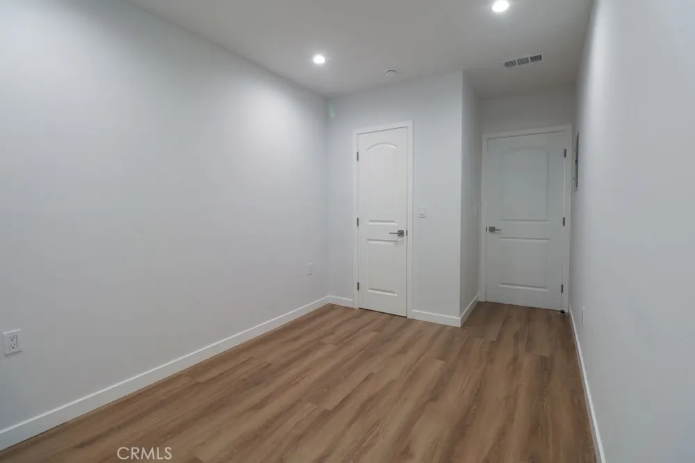 6928 Enfield Reseda, CA 91335