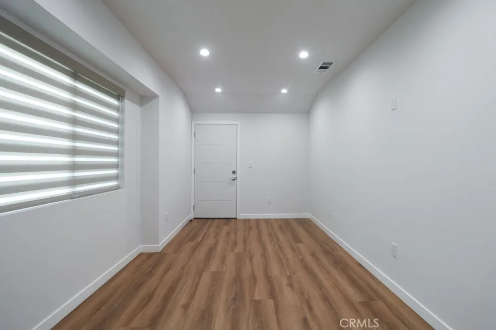 6928 Enfield Reseda, CA 91335