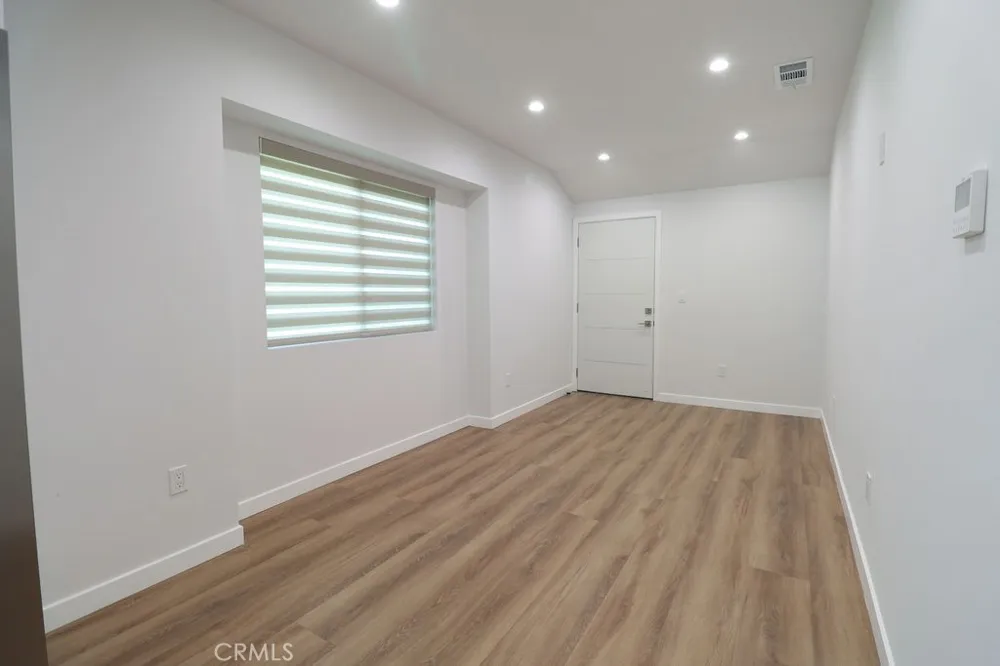 6928 Enfield Reseda, CA 91335