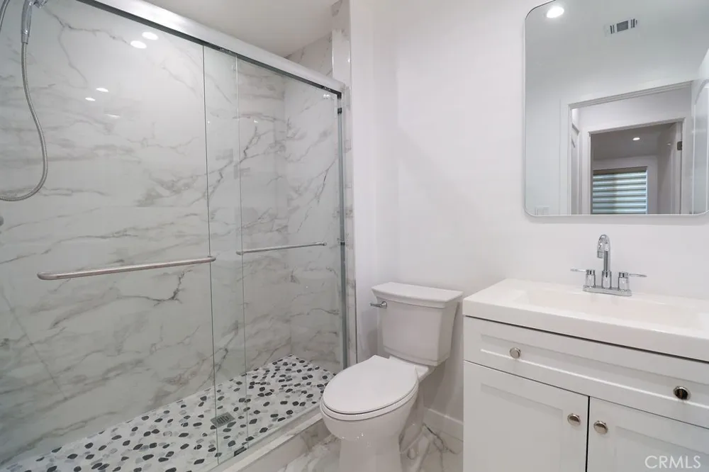 6928 Enfield Reseda, CA 91335