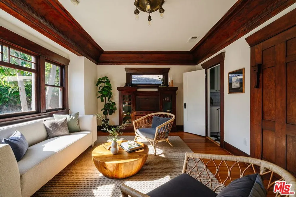 3026 6th Avenue Los Angeles, CA 90018