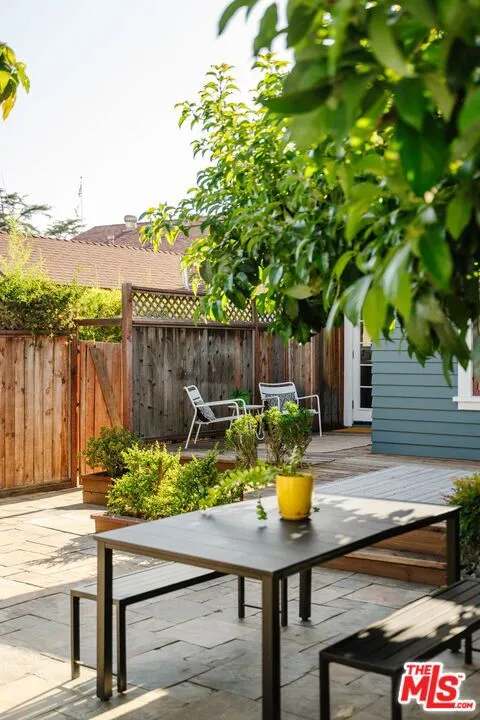 3026 6th Avenue Los Angeles, CA 90018