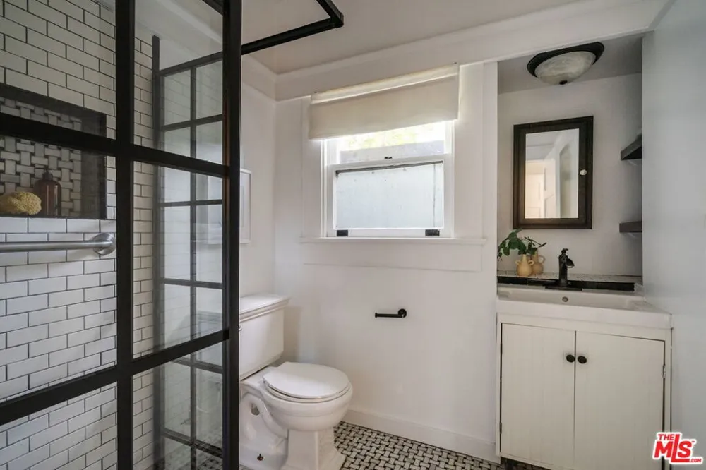3026 6th Avenue Los Angeles, CA 90018
