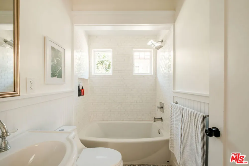 3026 6th Avenue Los Angeles, CA 90018