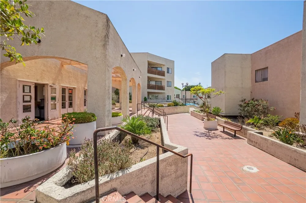 1119 Albany #106 Los Angeles, CA 90015