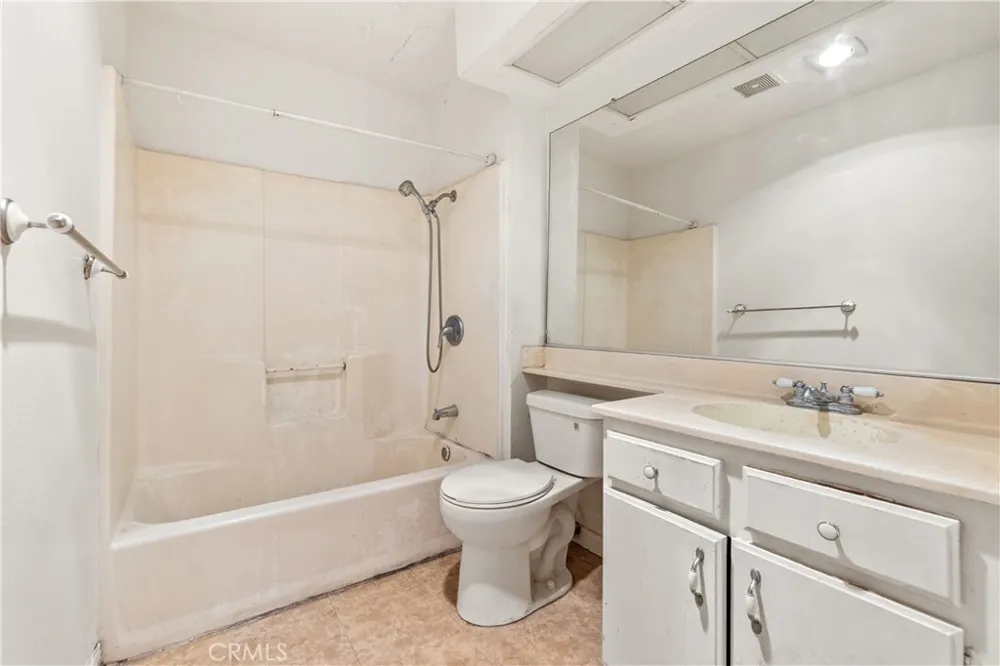 1119 Albany #106 Los Angeles, CA 90015
