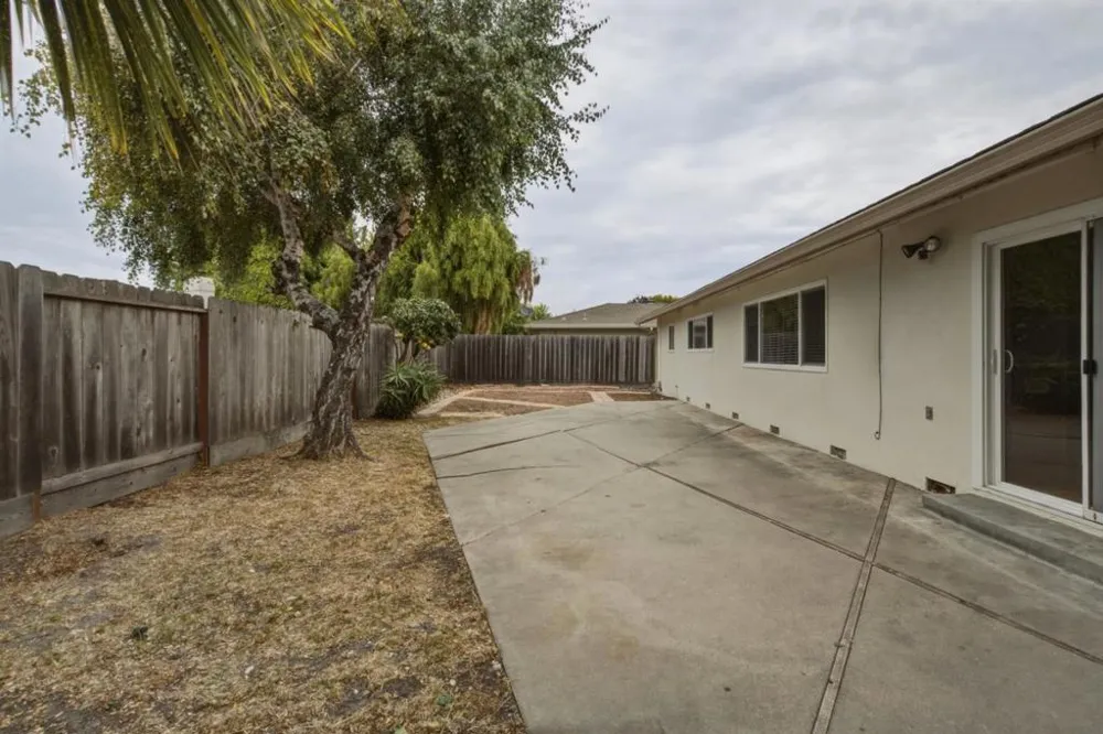 924 San Vincente Avenue Salinas, CA 93901