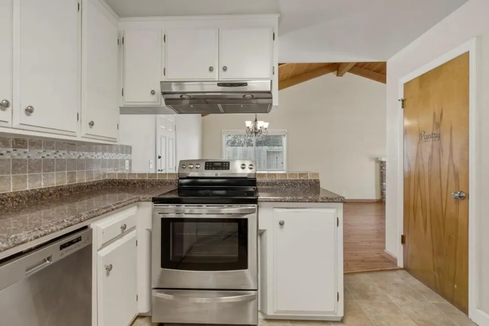924 San Vincente Avenue Salinas, CA 93901