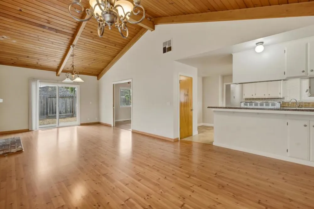 924 San Vincente Avenue Salinas, CA 93901