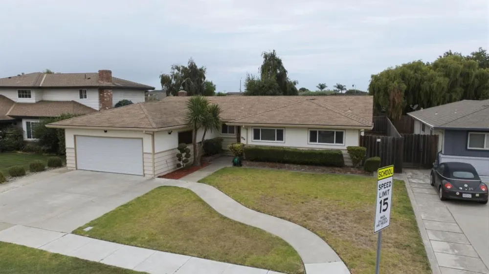 924 San Vincente Avenue Salinas, CA 93901