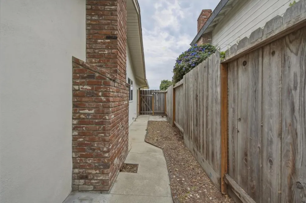 924 San Vincente Avenue Salinas, CA 93901