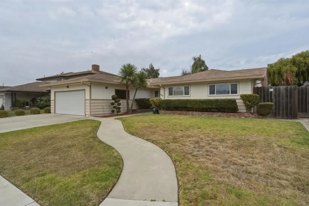 924 San Vincente Avenue Salinas, CA 93901