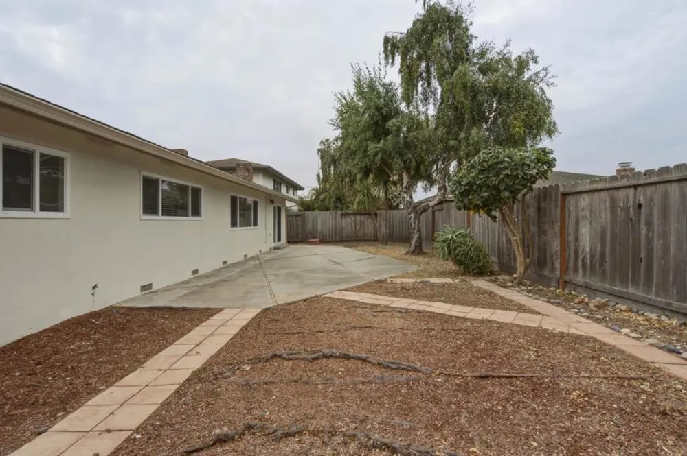 924 San Vincente Avenue Salinas, CA 93901