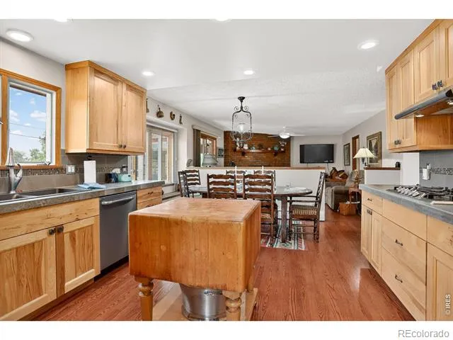 2316 Horseshoe Circle Longmont, CO 80504