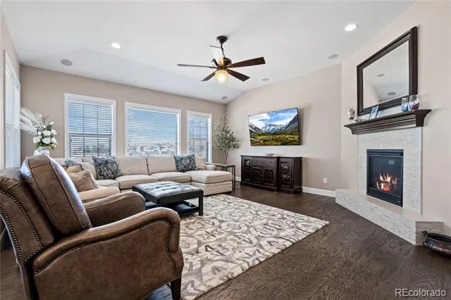 10662 Skydance Drive Highlands Ranch, CO 80126