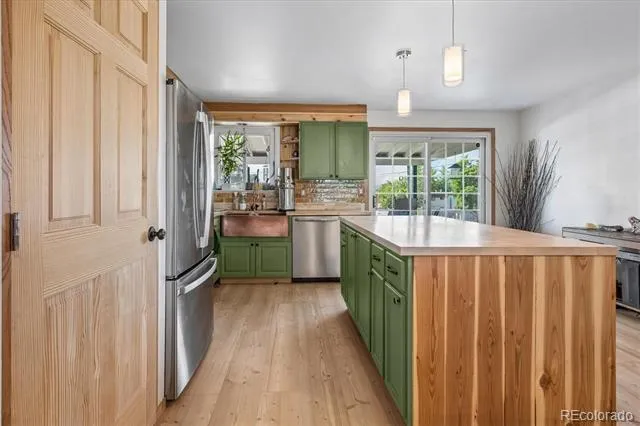 3550 W Mountain Road Englewood, CO 80110