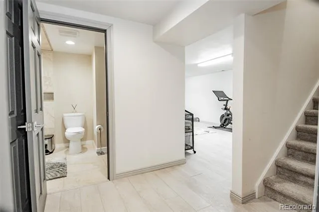 2569 E Cresthill Avenue Centennial, CO 80121