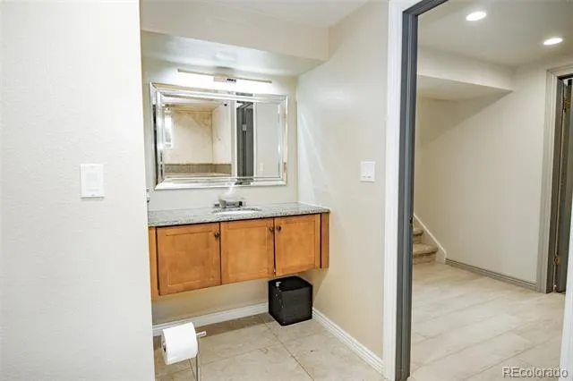 2569 E Cresthill Avenue Centennial, CO 80121