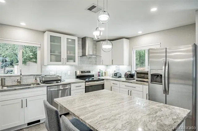 2569 E Cresthill Avenue Centennial, CO 80121