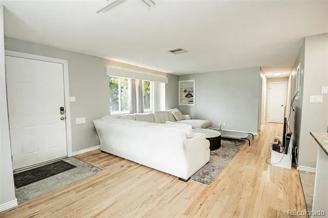 2569 E Cresthill Avenue Centennial, CO 80121