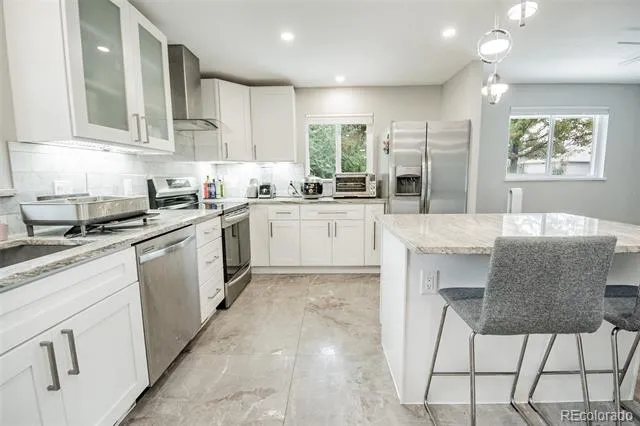 2569 E Cresthill Avenue Centennial, CO 80121