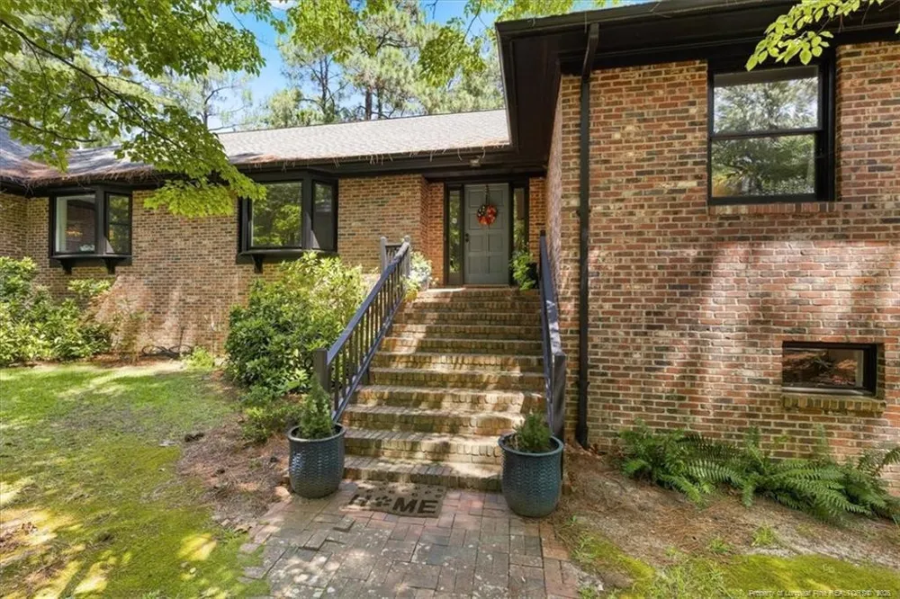 1235 E Hedgelawn Way Southern Pines, NC 28387
