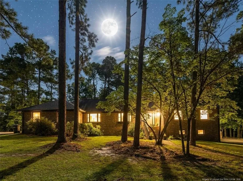 1235 E Hedgelawn Way Southern Pines, NC 28387