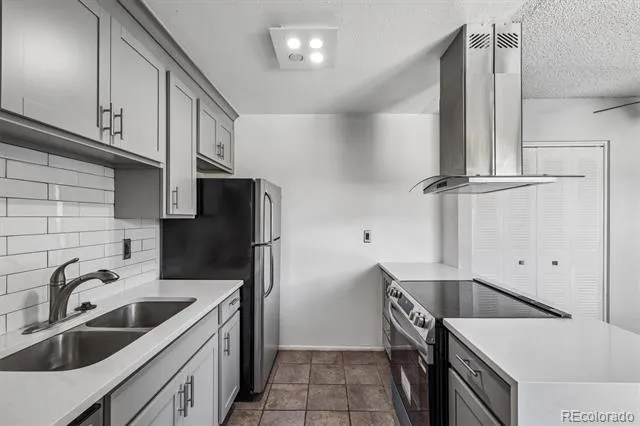 3351 S Field Street #113 Lakewood, CO 80227