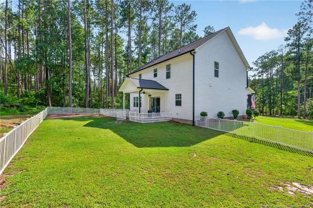 30261 East Lake Drive Wagram, NC 28396