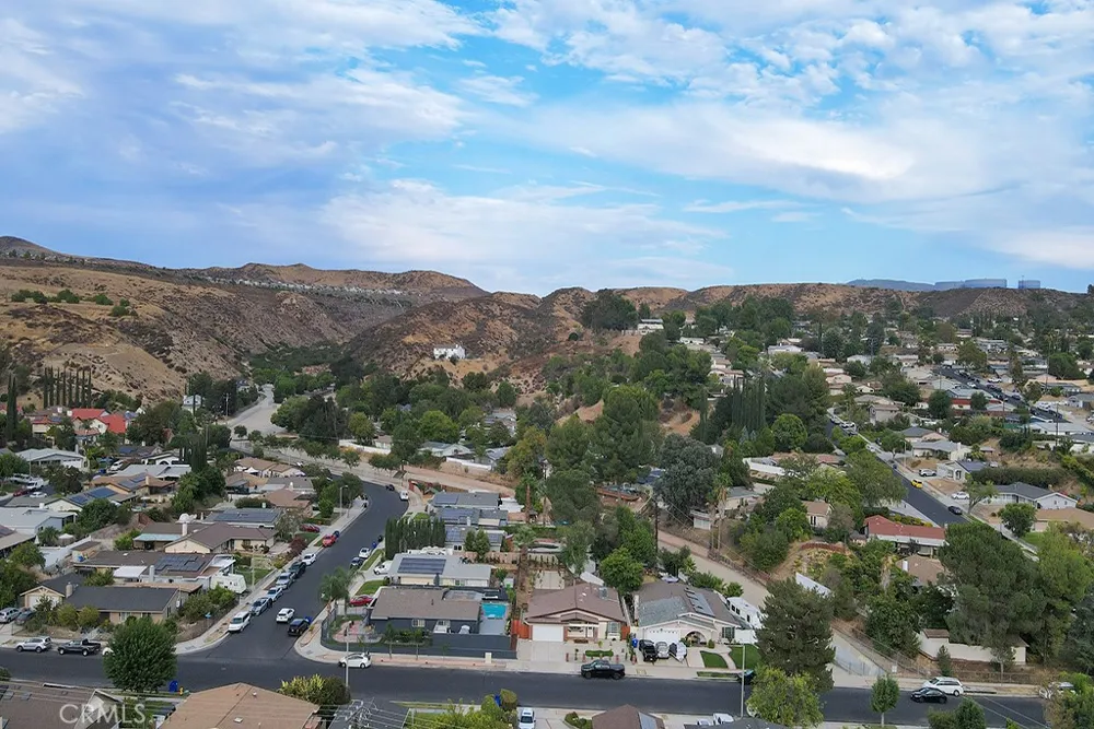 27976 Foxlane Canyon Country, CA 91351