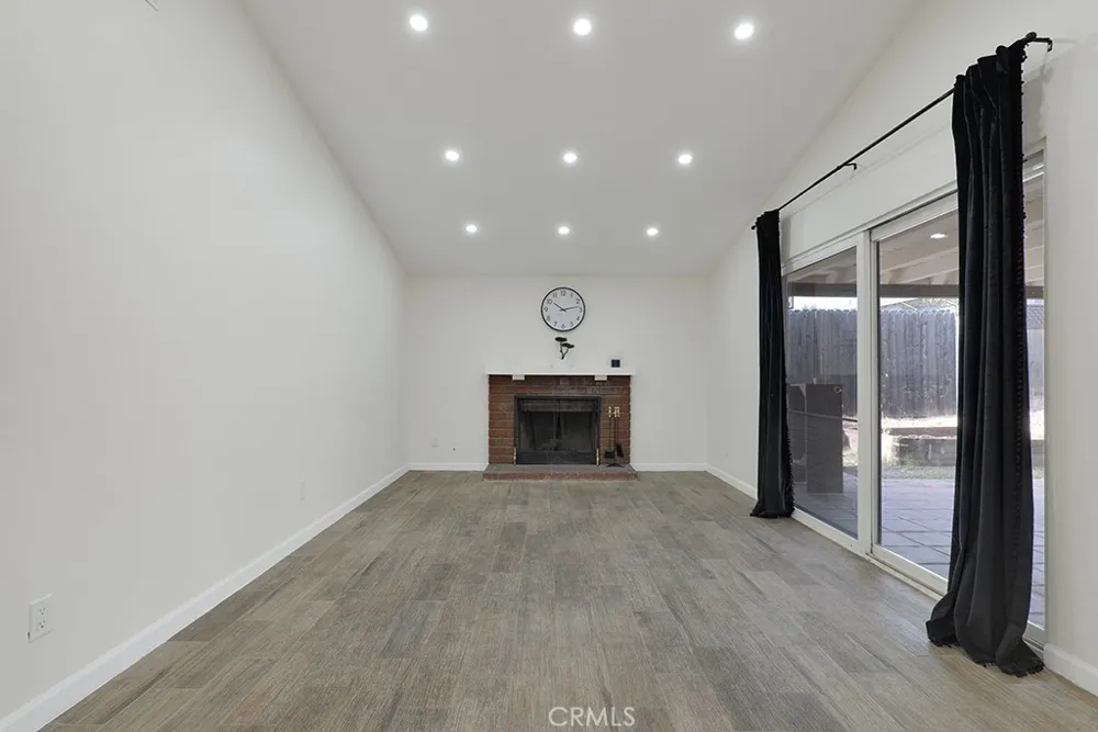 27976 Foxlane Canyon Country, CA 91351