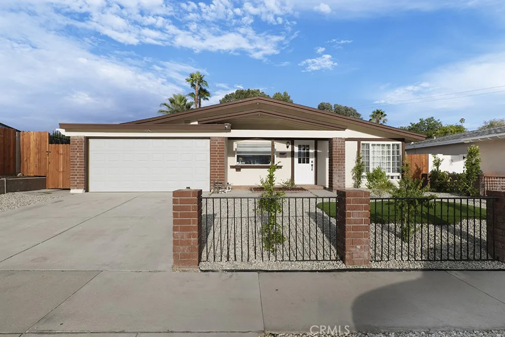 27976 Foxlane Canyon Country, CA 91351