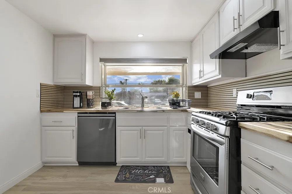 27976 Foxlane Canyon Country, CA 91351