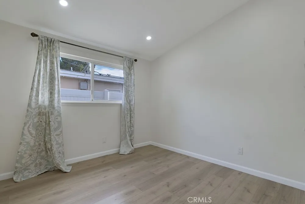 27976 Foxlane Canyon Country, CA 91351