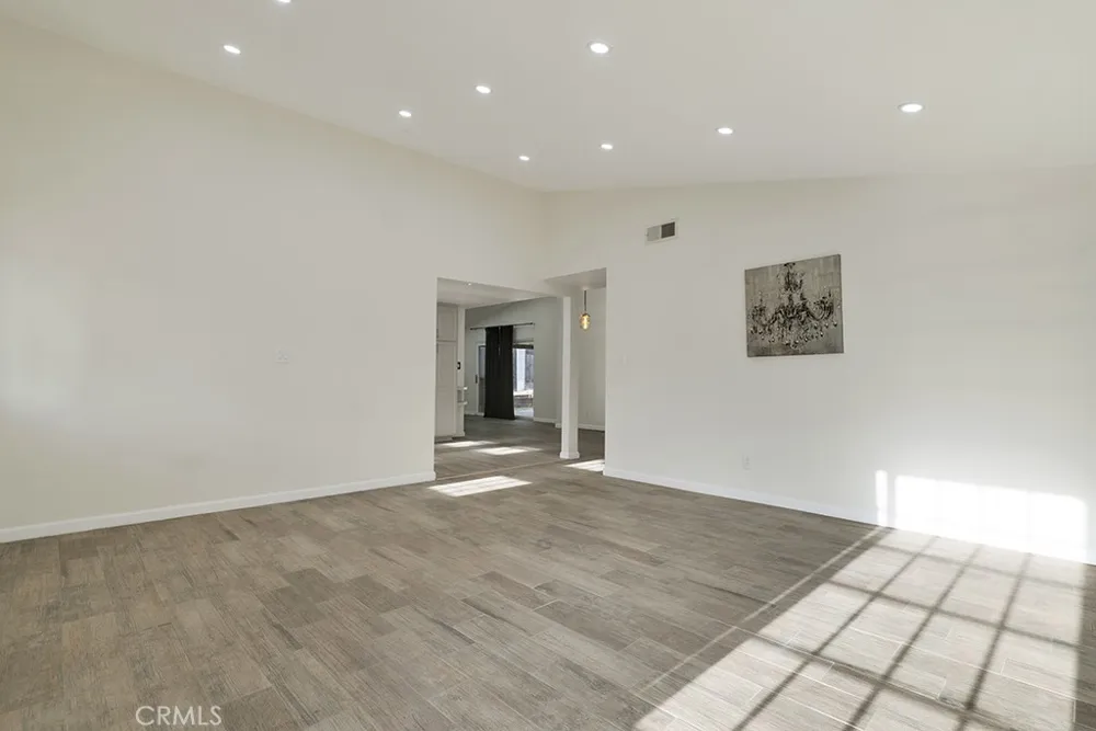 27976 Foxlane Canyon Country, CA 91351