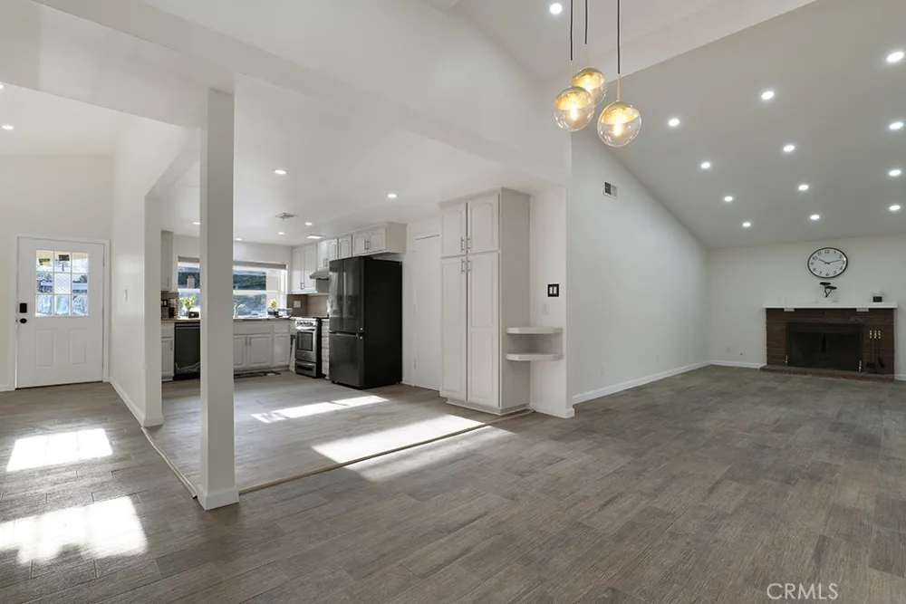 27976 Foxlane Canyon Country, CA 91351