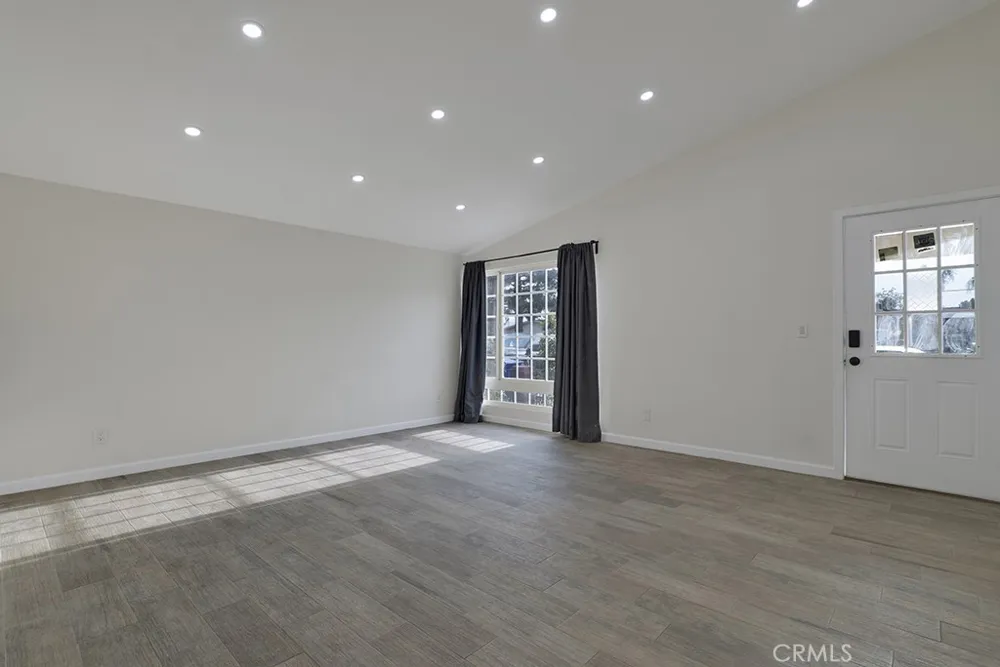 27976 Foxlane Canyon Country, CA 91351