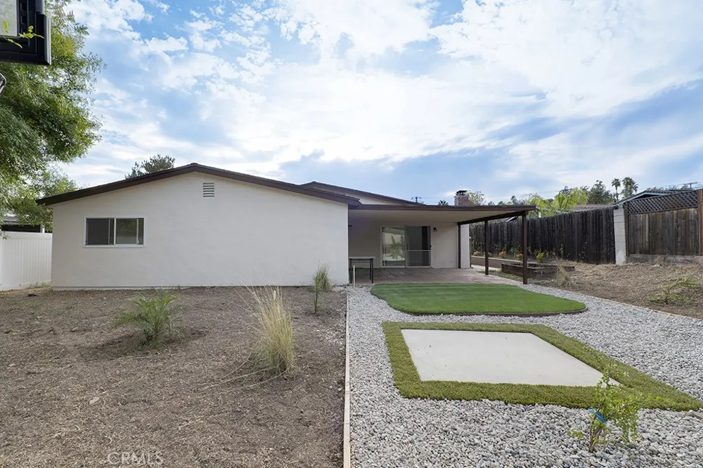 27976 Foxlane Canyon Country, CA 91351