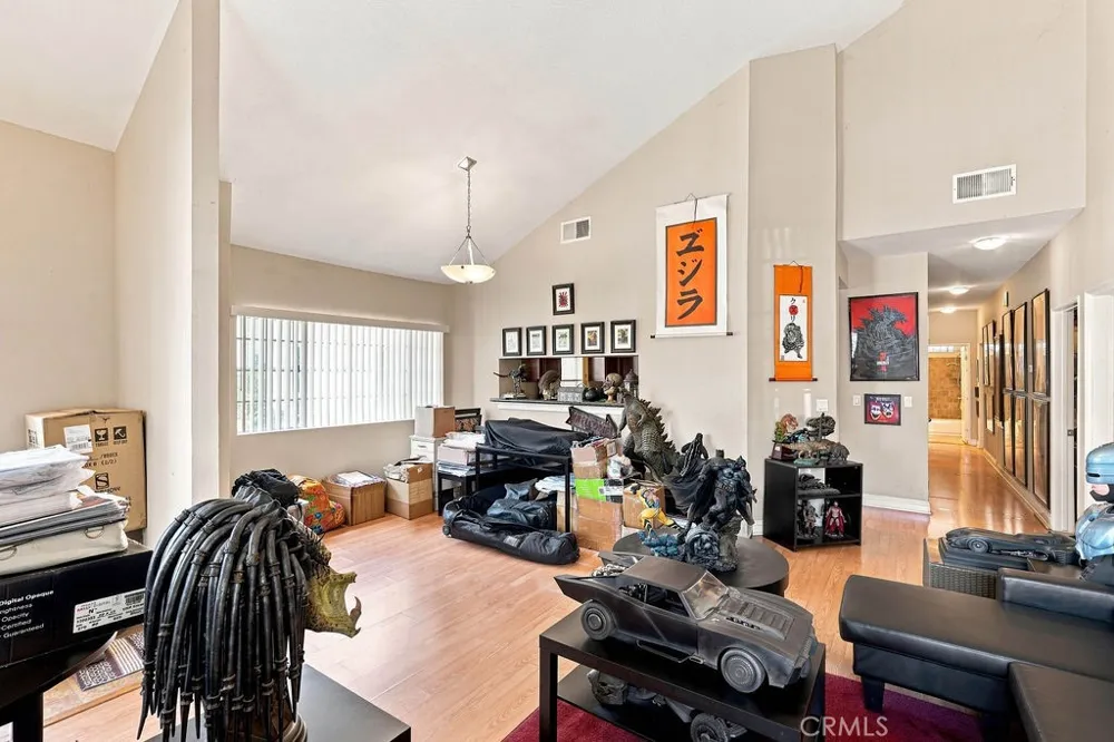 7443 Eva Place Van Nuys, CA 91406