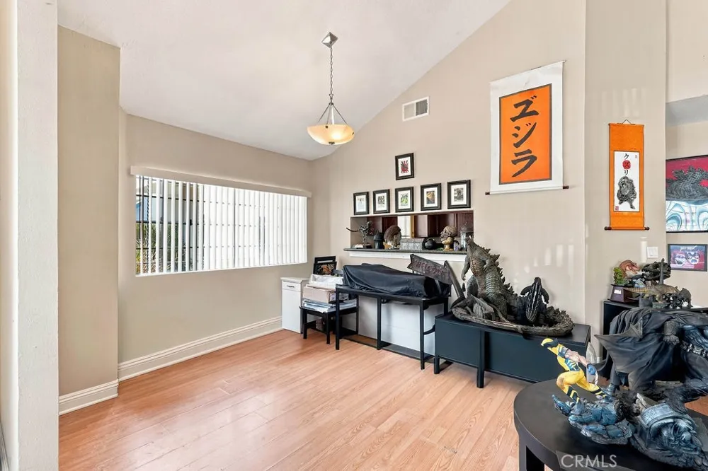 7443 Eva Place Van Nuys, CA 91406