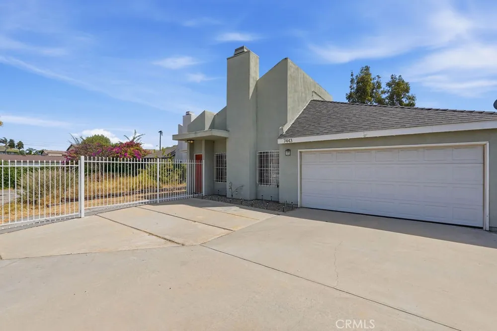 7443 Eva Place Van Nuys, CA 91406