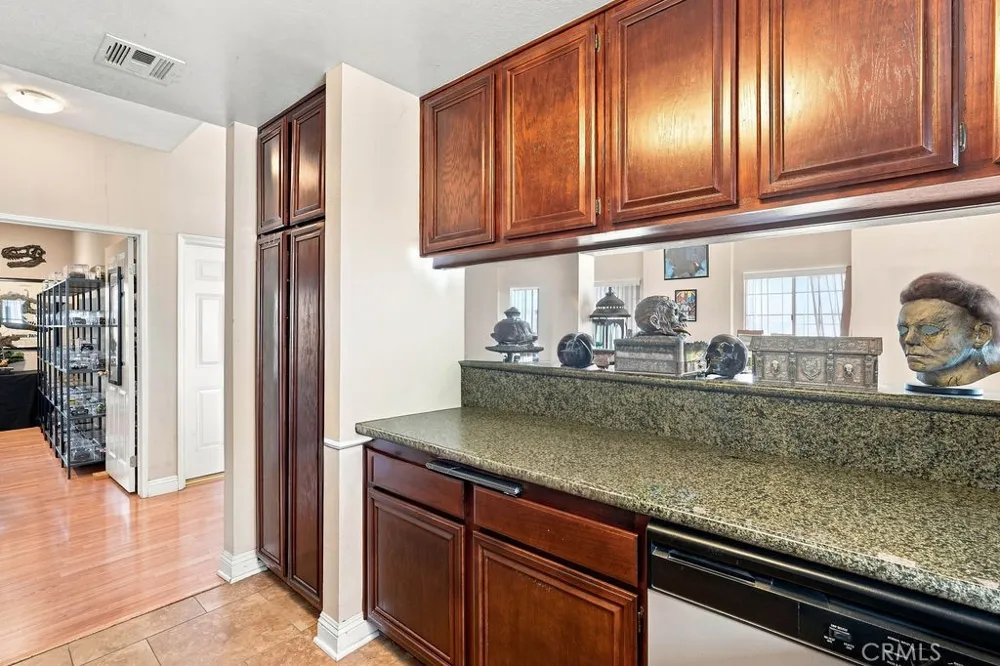 7443 Eva Place Van Nuys, CA 91406