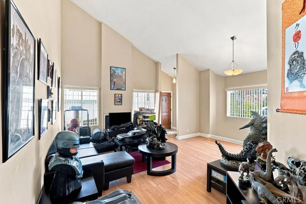 7443 Eva Place Van Nuys, CA 91406