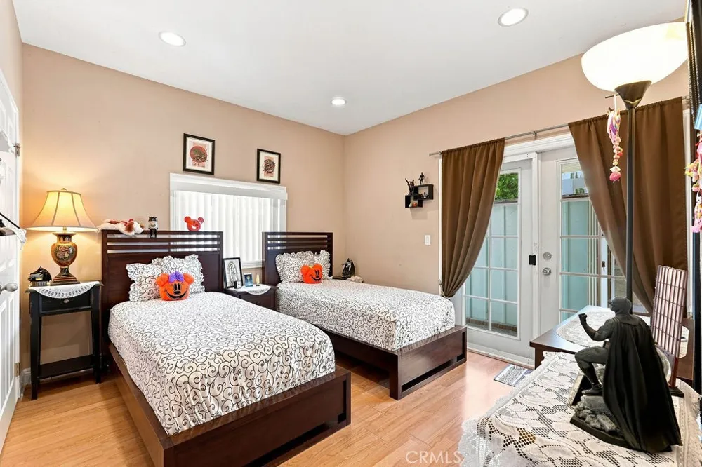 7443 Eva Place Van Nuys, CA 91406