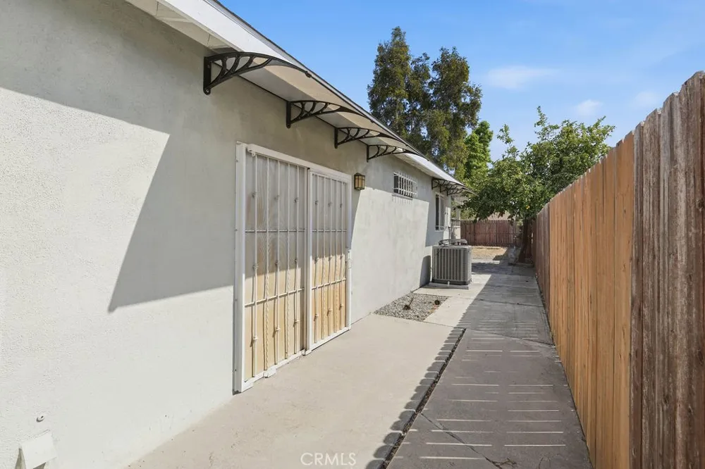7443 Eva Place Van Nuys, CA 91406