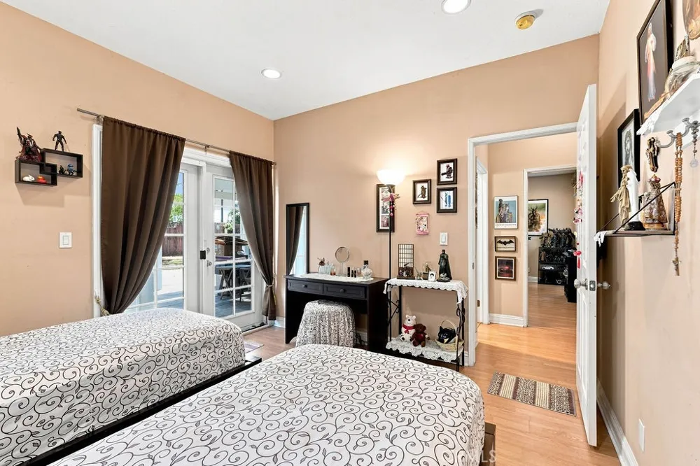7443 Eva Place Van Nuys, CA 91406