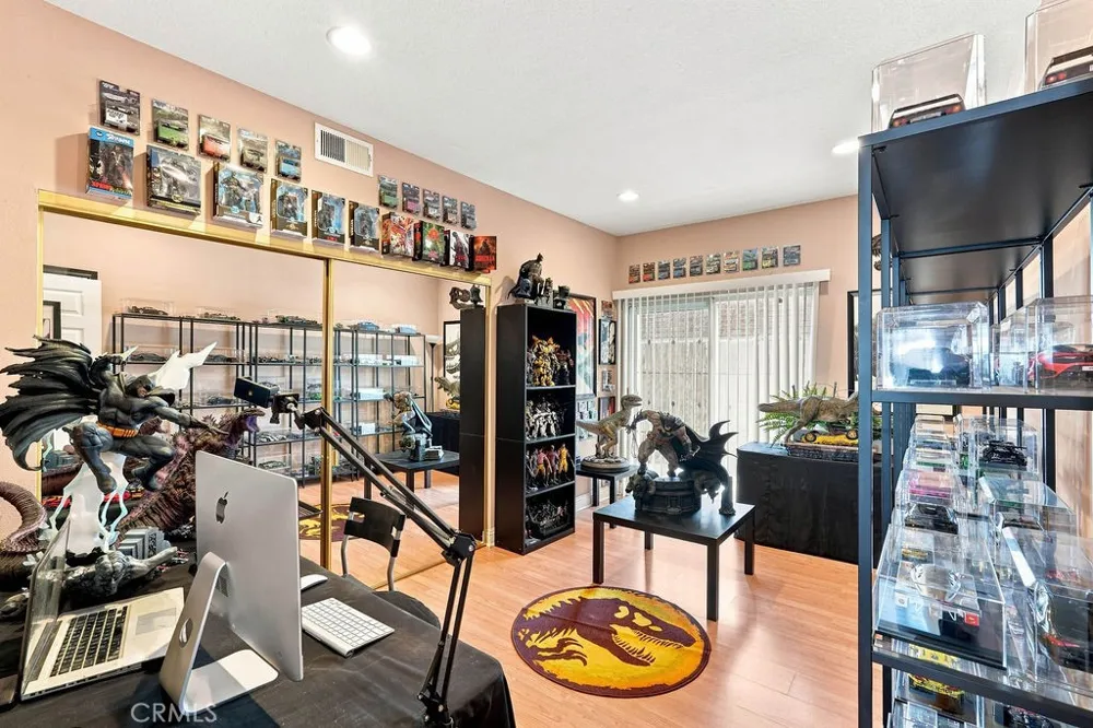 7443 Eva Place Van Nuys, CA 91406